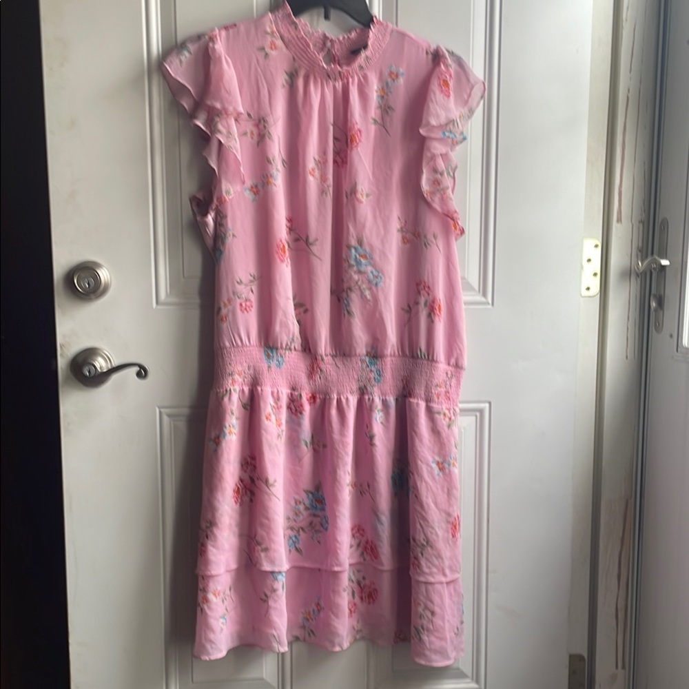 1.State smart neck, flutter sleeve, floral dress